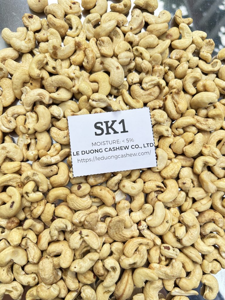 SK1 scorched cashew kernels