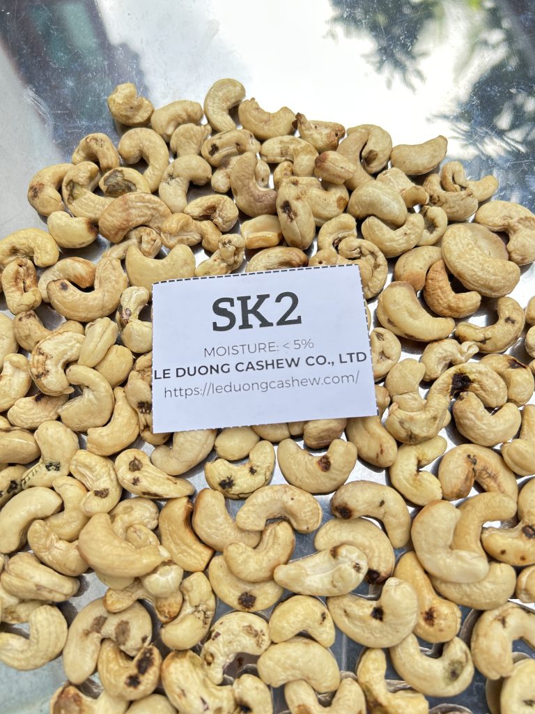 SK2 scorched cashew kernels